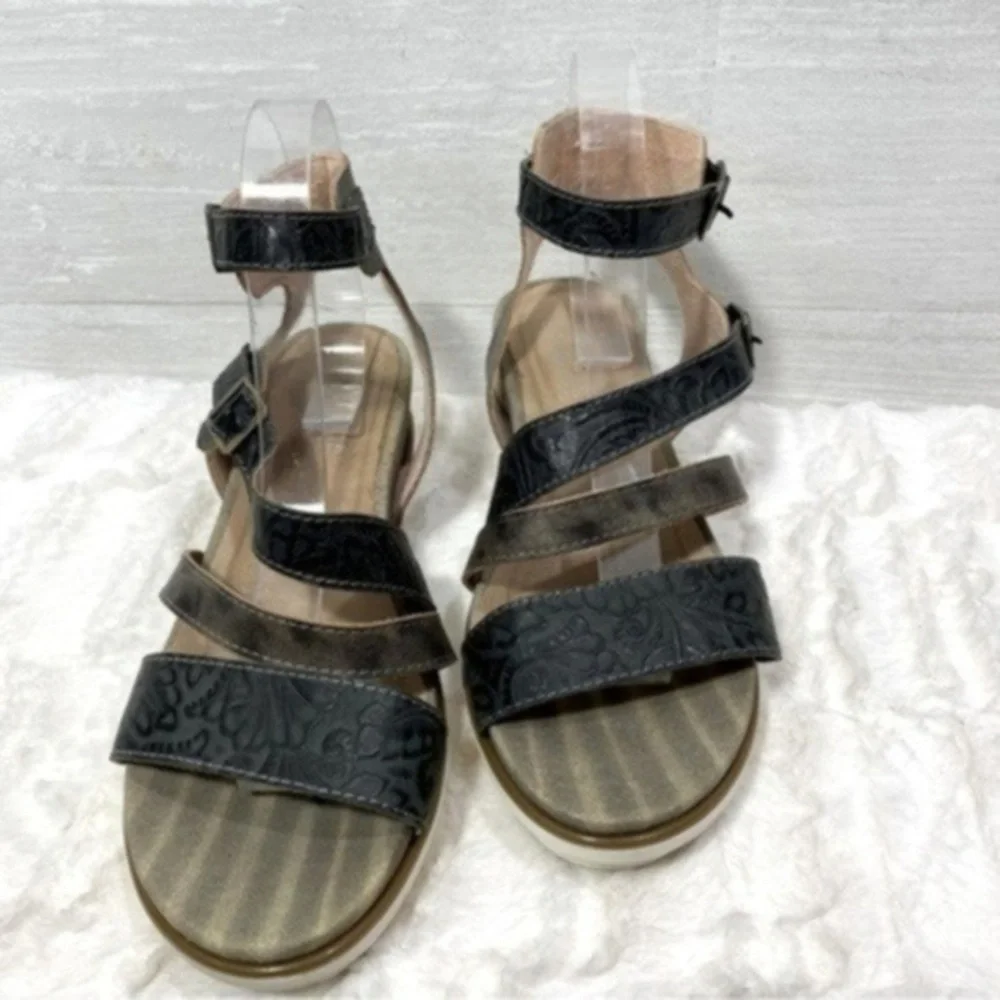 L'ARTISTE PLATFORM SANDAL Size 40 Color Black/Tan